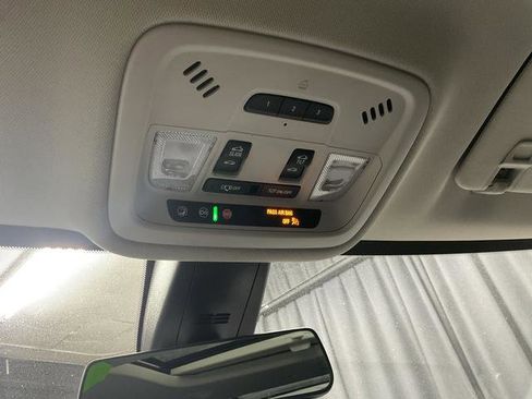 Used 2021 Chevrolet Traverse LT w/ LT Premium Package image 30