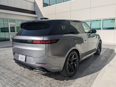 New 2025 Land Rover Range Rover Sport Dynamic SE image 4