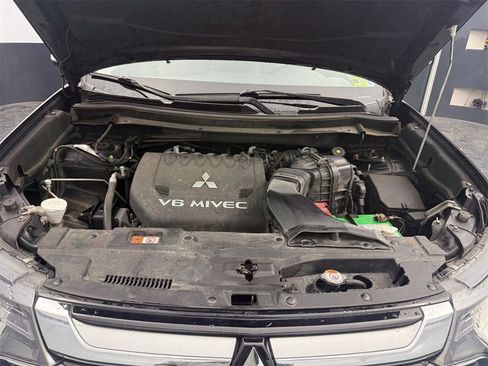 Used 2016 Mitsubishi Outlander GT image 26