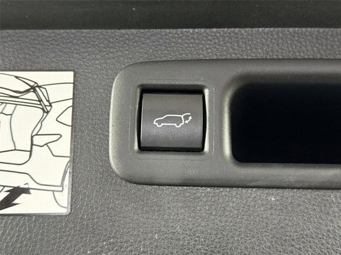 Used 2023 Toyota Highlander Platinum image 40