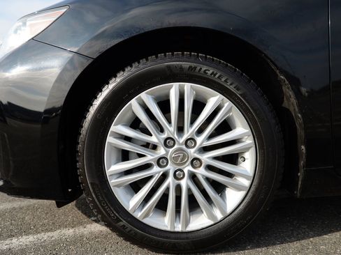 Used 2014 Lexus ES 350 w/ Luxury Package image 16