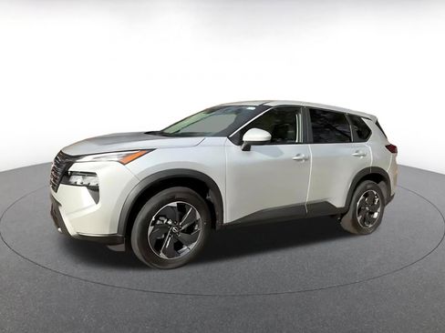 Used 2025 Nissan Rogue SV image 8