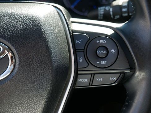 Used 2021 Toyota Venza LE w/ Carpet Mat Package (TMS) image 27