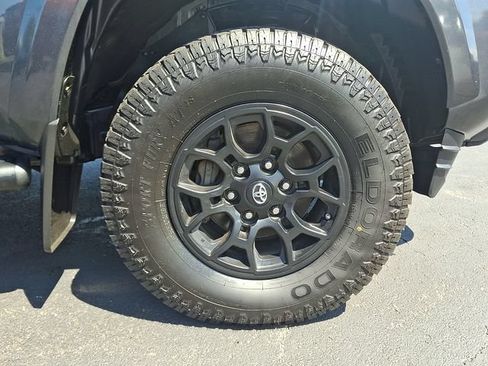 Used 2019 Toyota Tacoma SR5 AWD/4WD image 8