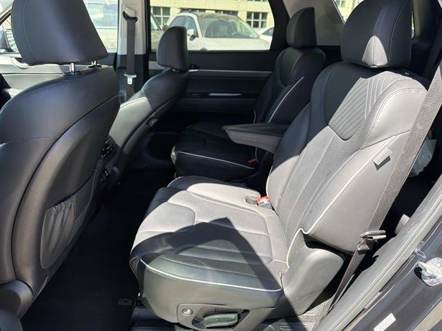 Used 2024 Hyundai Palisade SEL w/ Premium Package FWD image 11