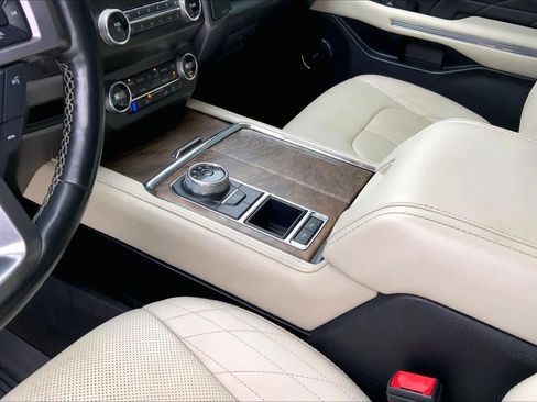 Used 2020 Ford Expedition Platinum image 17
