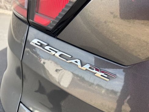 Used 2017 Ford Escape Titanium AWD/4WD image 9