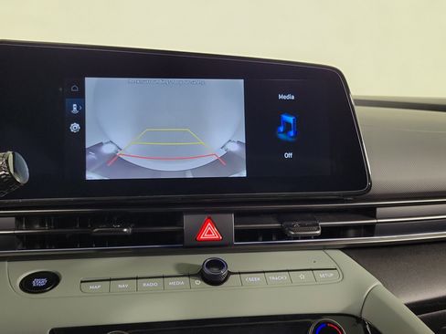 New 2025 Hyundai Elantra Limited image 14