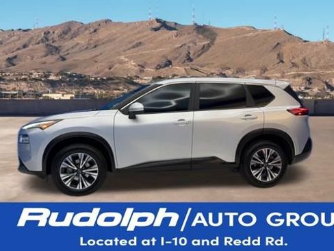 Used 2023 Nissan Rogue SV image 2