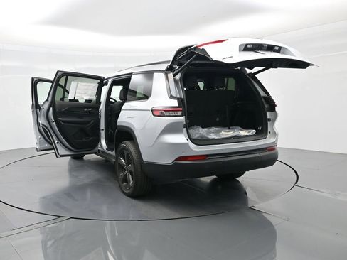 New 2025 Jeep Grand Cherokee L Altitude image 34