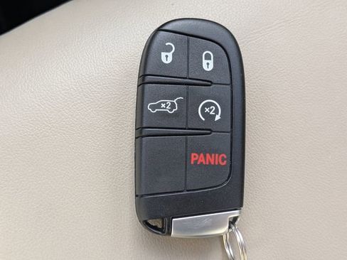 Used 2017 Jeep Grand Cherokee Limited image 34