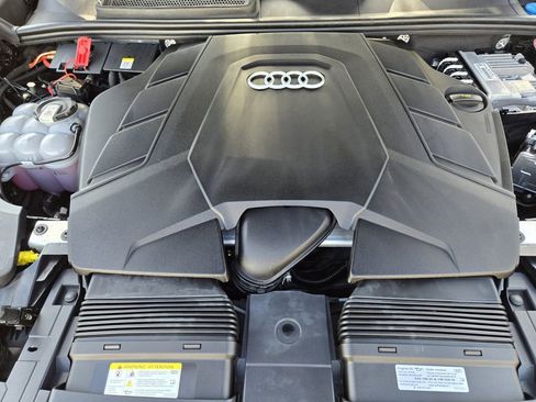 Used 2023 Audi Q8 Premium image 39