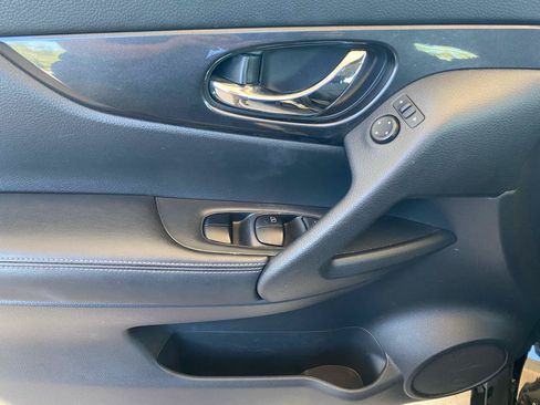 Used 2018 Nissan Rogue S FWD image 10