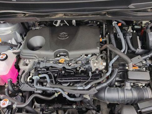 Certified 2025 Toyota Sienna XLE FWD image 33
