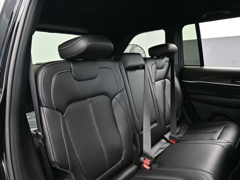 Used 2025 Jeep Grand Cherokee Limited image 28