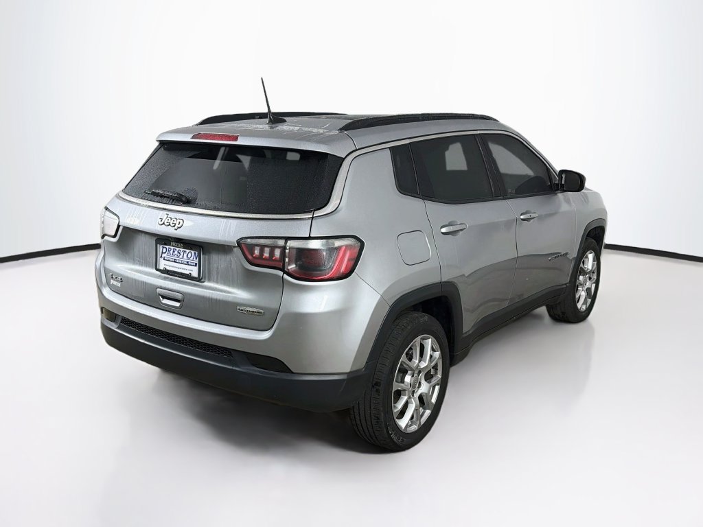 Used 2022 Jeep Compass Latitude w/ Sun and Sound Group AWD/4WD image 5
