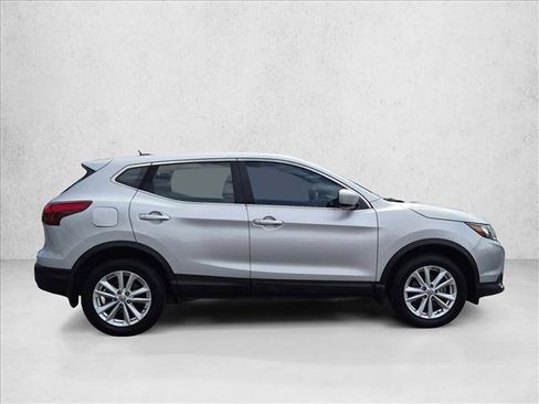 Used 2017 Nissan Rogue Sport S w/ S Appearance Package FWD image 4