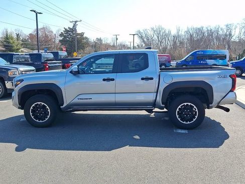 Used 2024 Toyota Tacoma TRD Off-Road AWD/4WD image 5