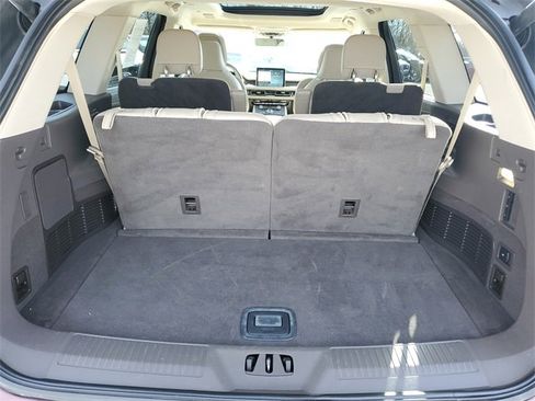 Used 2020 Lincoln Aviator Reserve w/ Equipment Group 202A image 9