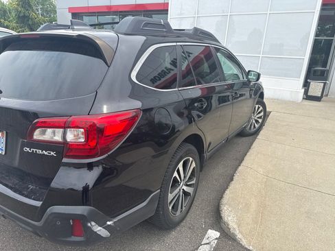 Used 2019 Subaru Outback 2.5i Limited AWD/4WD image 6