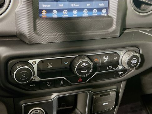 Used 2022 Jeep Wrangler Willys image 16