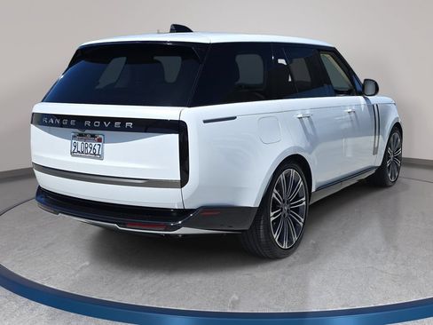 Used 2024 Land Rover Range Rover SE AWD/4WD image 5
