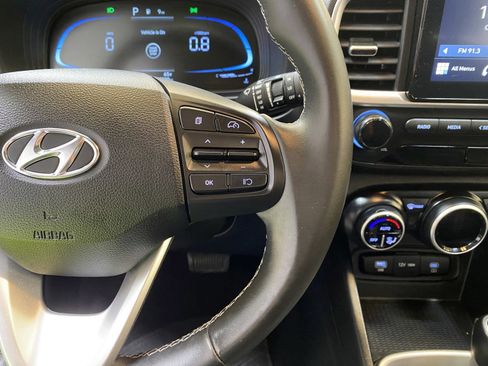 Used 2025 Hyundai Venue SEL FWD image 30