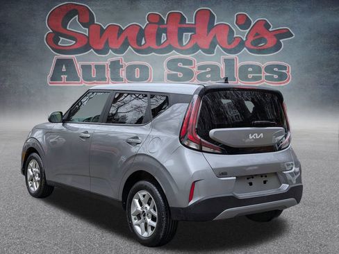 Used 2024 Kia Soul LX w/ Option Group 015 FWD image 4