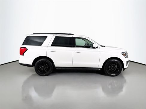 Used 2023 Ford Expedition XLT image 10