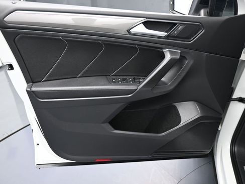 Used 2022 Volkswagen Tiguan SE R-Line image 13