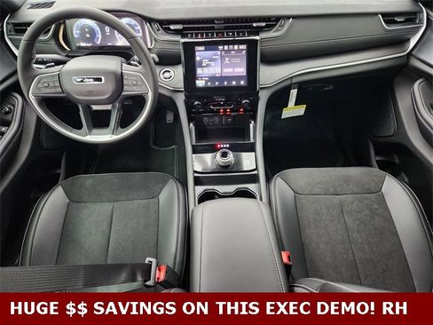 New 2025 Jeep Grand Cherokee Altitude image 18