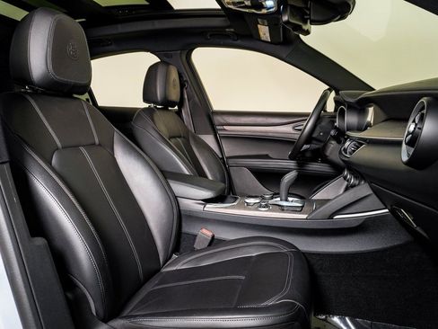 Used 2022 Alfa Romeo Stelvio Ti image 15
