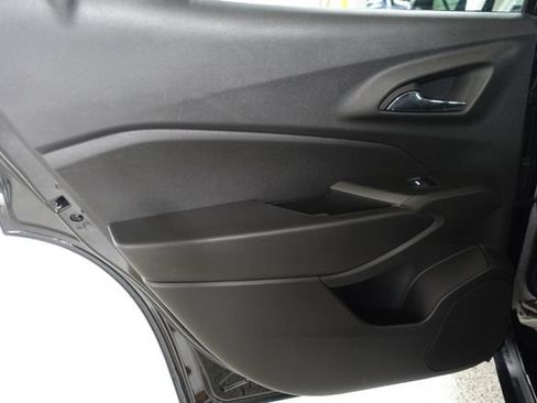 Used 2025 Chevrolet Trax LT w/ Driver Confidence Package FWD image 19