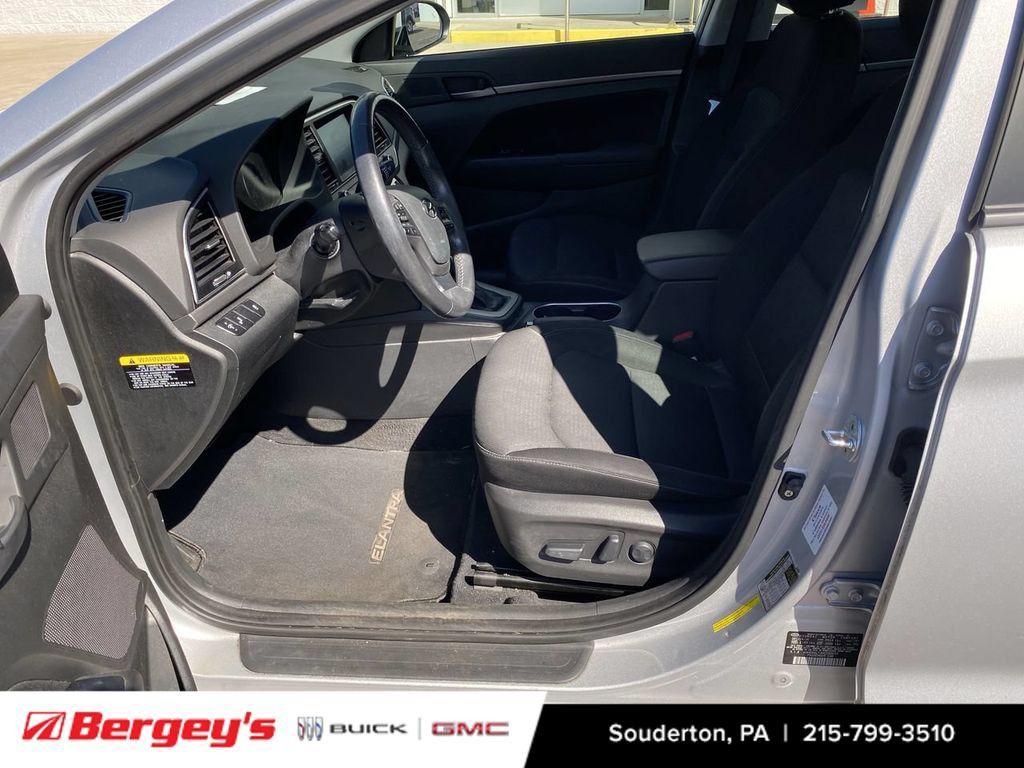 Used 2017 Hyundai Elantra Value Edition FWD image 5