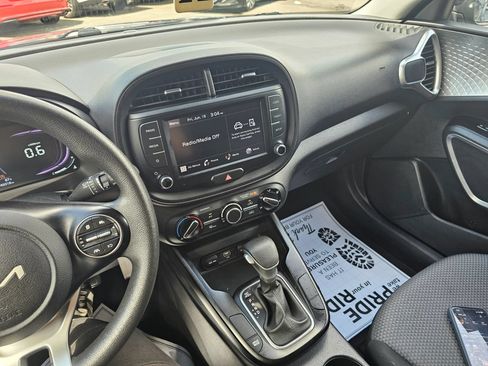 Used 2023 Kia Soul LX w/ Option Group 015 FWD image 24