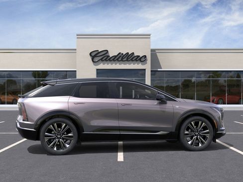 New 2026 Cadillac Optiq Luxury 2 image 26