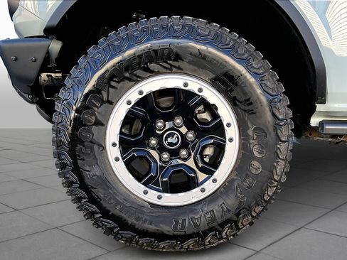 Certified 2024 Ford Bronco Badlands w/ Sasquatch Package image 10