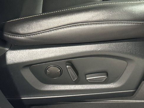 Used 2021 Ford Explorer XLT image 25