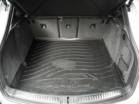 Certified 2026 Porsche Macan AWD/4WD image 28