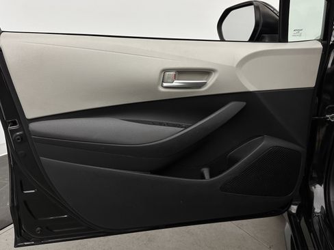 Used 2021 Toyota Corolla LE image 10