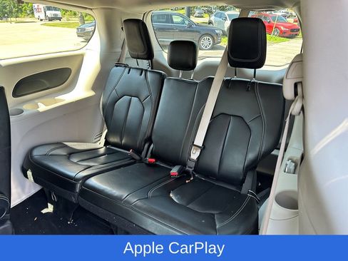 Used 2023 Chrysler Pacifica Touring-L FWD image 10