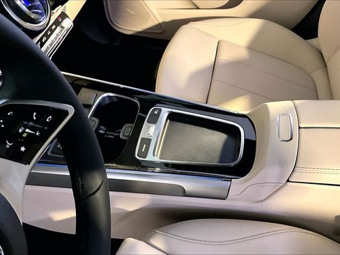 New 2026 Mercedes-Benz GLB 250 4MATIC image 10
