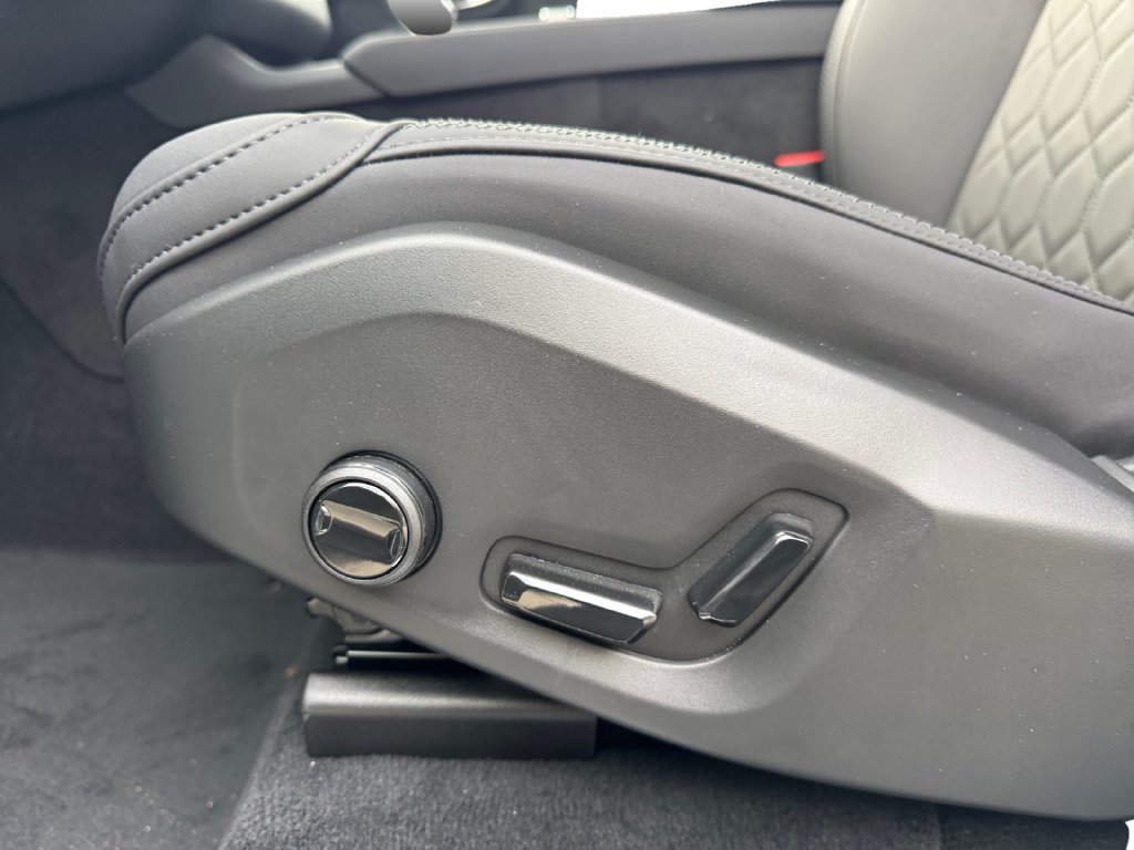 New 2027 Volvo XC90 T8 Plus AWD/4WD image 13