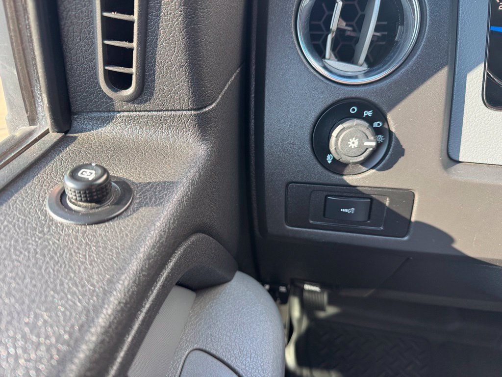 Used 2014 Ford F150 XLT w/ Equipment Group 302A Luxury RWD image 13