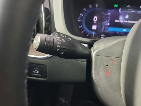 Used 2022 Volvo XC60 B5 Momentum w/ Advanced Package image 28