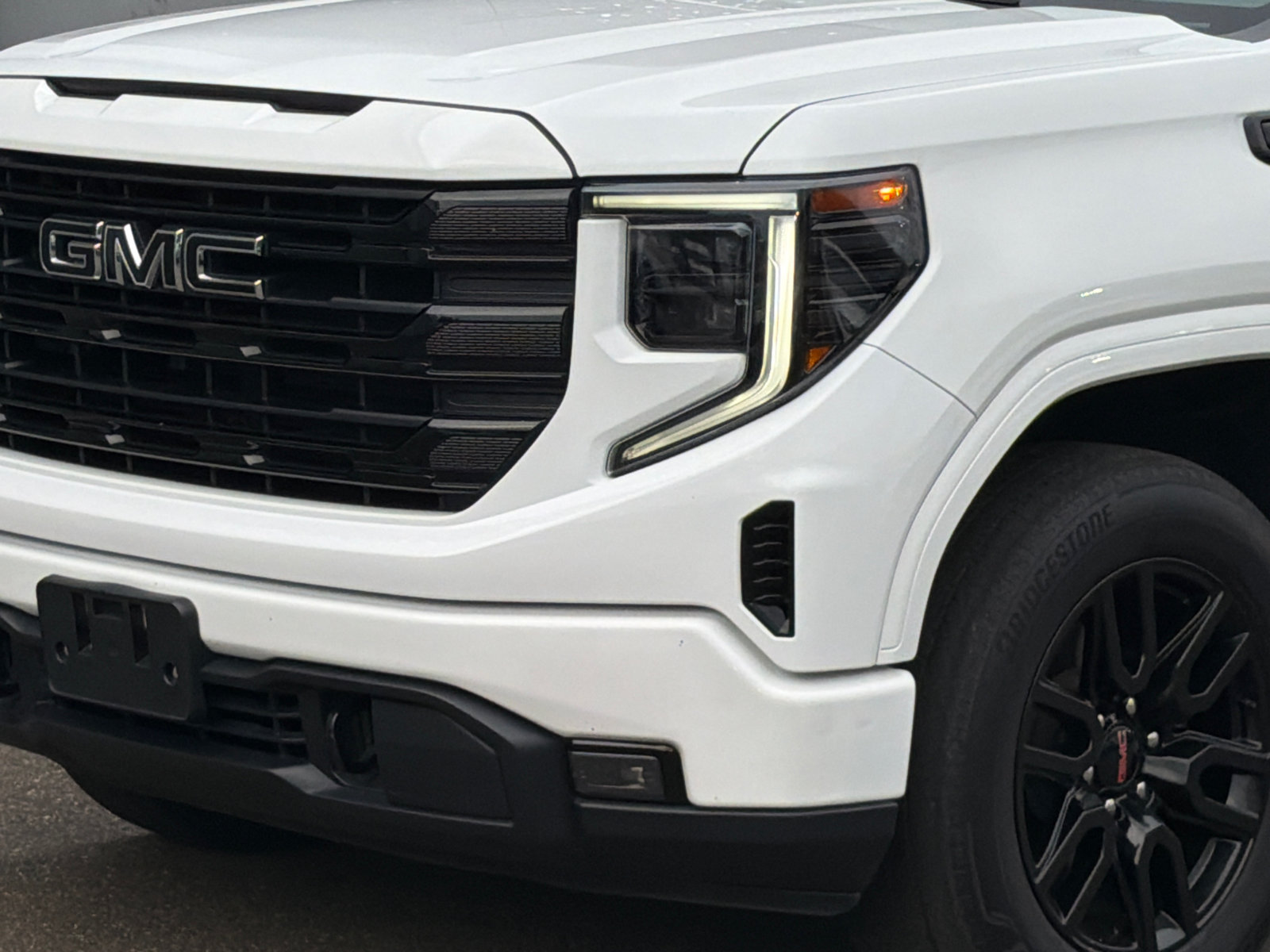 Used 2022 GMC Sierra 1500 Elevation w/ LPO, Elevation Black Package AWD/4WD image 2