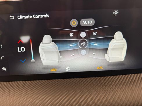 Used 2025 Nissan Kicks SR image 18