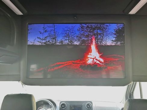 Used 2023 Mercedes-Benz Sprinter 3500 image 19