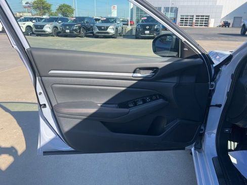 New 2025 Nissan Altima 2.5 SR image 9