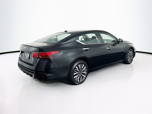 Used 2025 Nissan Altima 2.5 SV FWD image 9